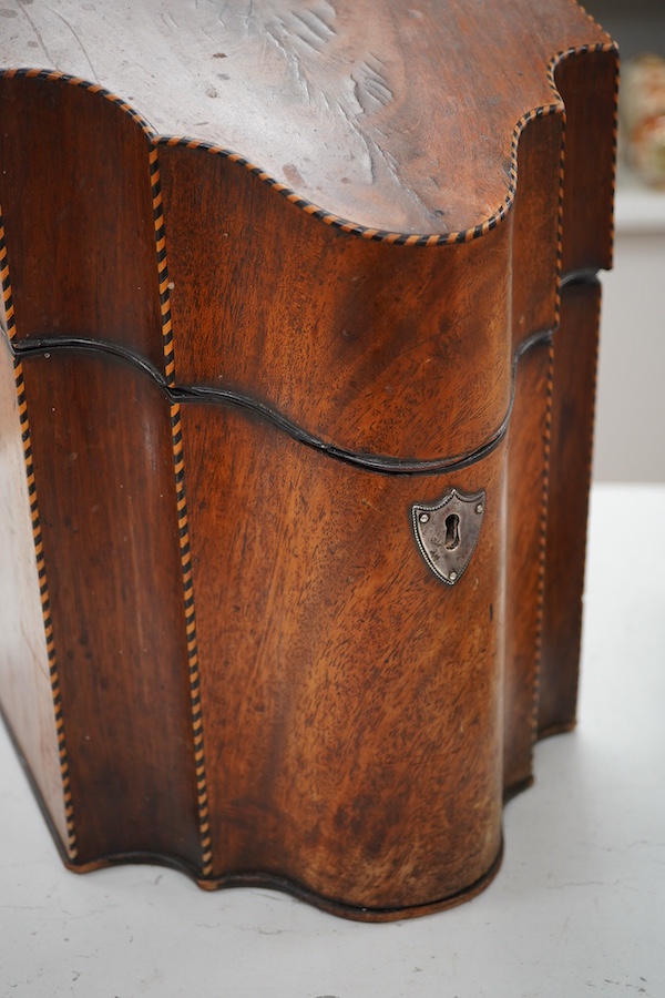 A Georgian mahogany knife box, original interior, 32cm
